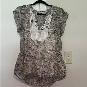 Daniel Rainn sheer top with attached camisole. Size Small.